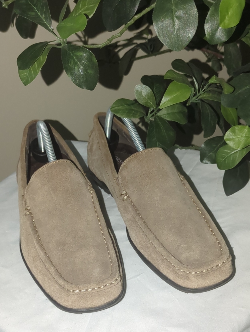 💥EUC!💥Men's Florsheim Suede Slip-On Loafers in Light Taupe - Picture 4 of 7